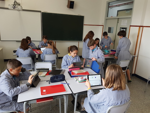 Primària Escola Meritxell de Mataró Classe amb iPads