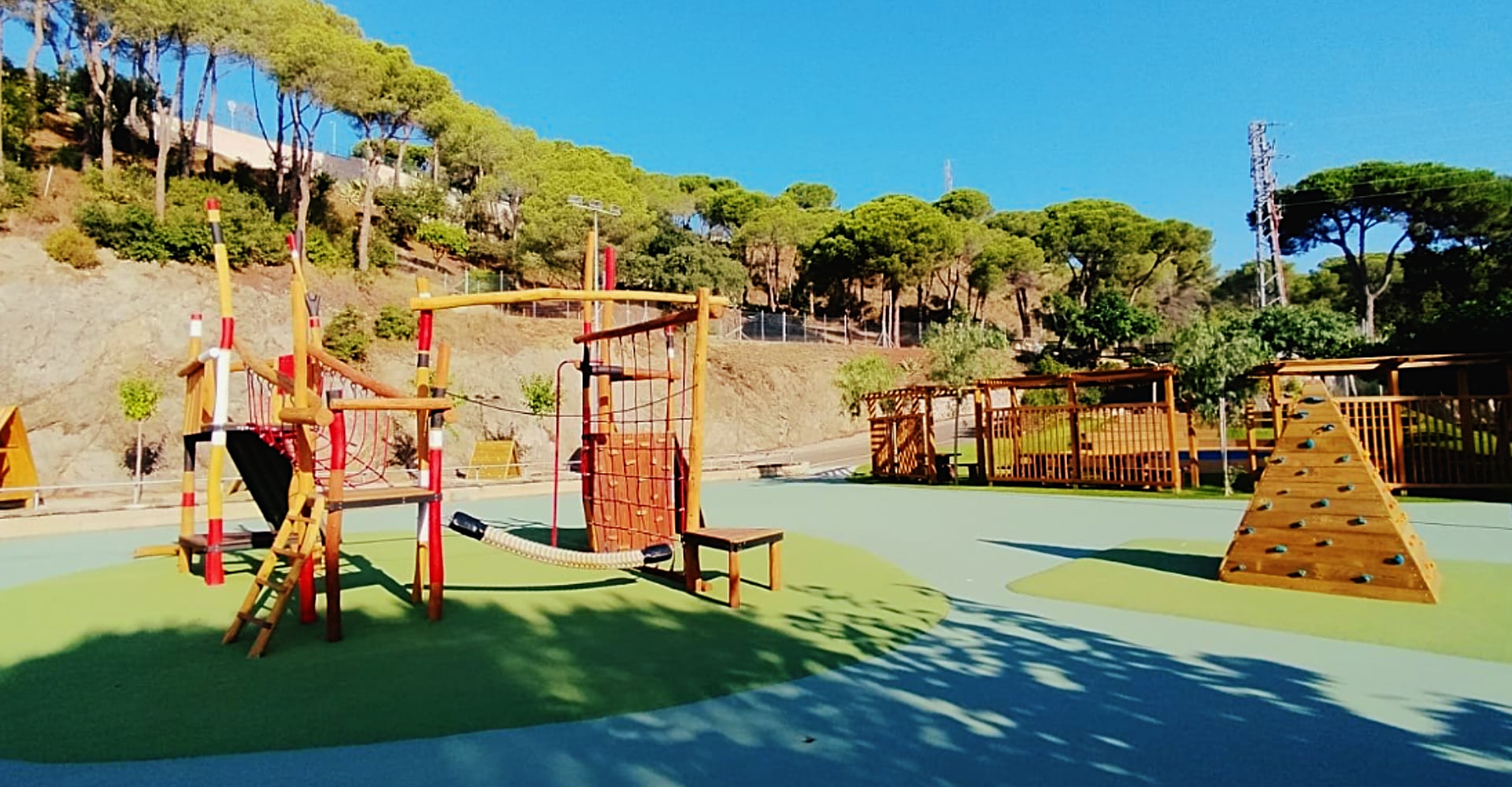 zona de jocs pati Escola Meritxell